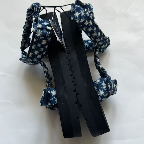 ⭐️nwt Universal Thread Floris Platform Sport Blue Sandals⭐️ - Picture 5 of 6